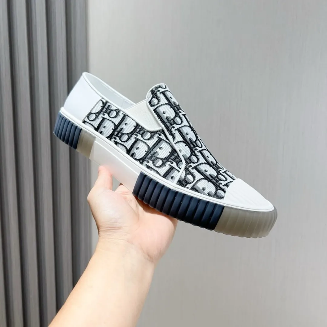 Men's men's shoes💰P400💰[DIOR] Dior's new slip-on shoes🆕Exclusive hot-selling items in stock✨Very comfortable on the feet, fine workmanship Material: Original fabric➕High-quality sheepskin lining + original wear-resistant outsole👍🏻Features: High-end and comfortable, purely handmade to create the perfect shoe that suits you best. Number of yards: 38–45